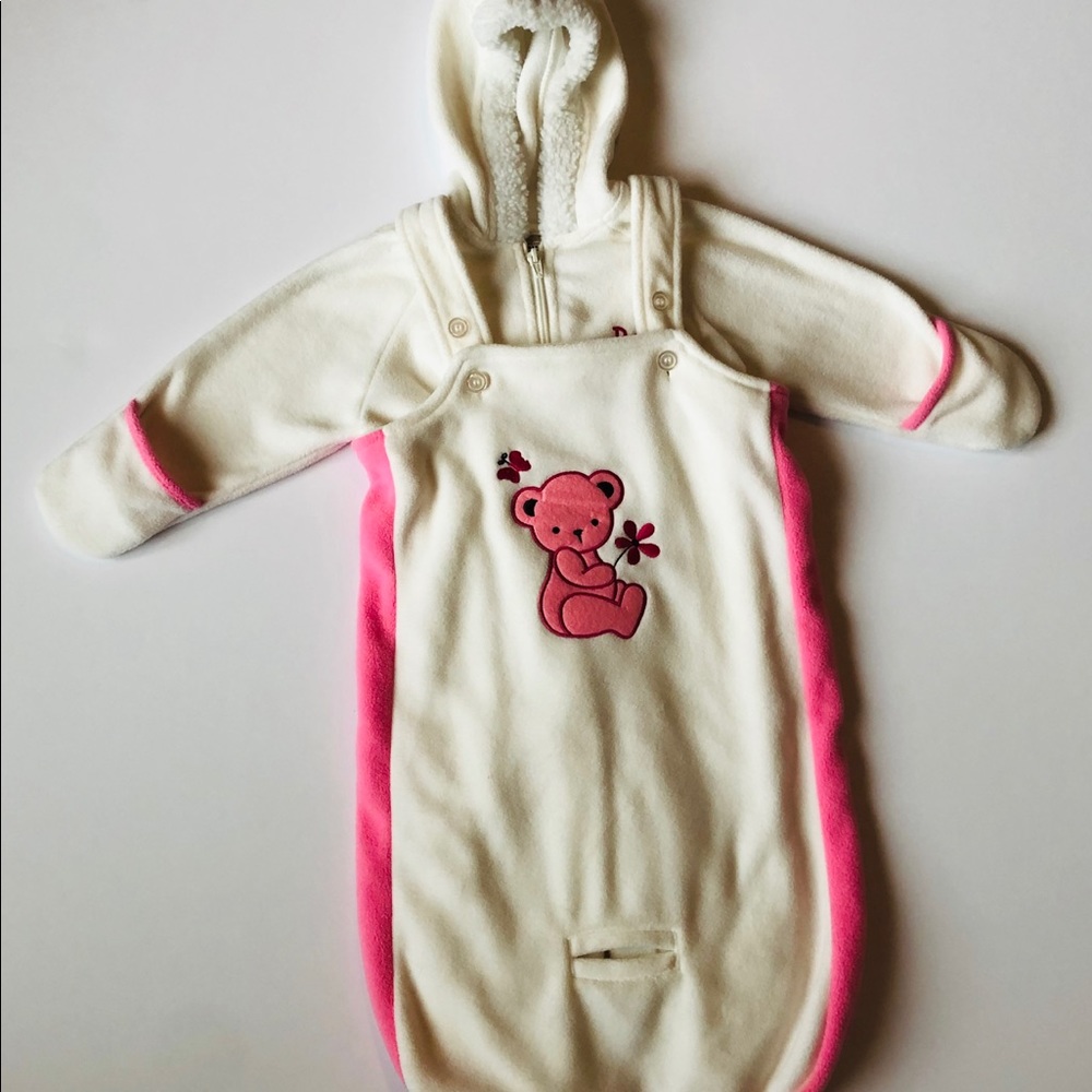 Baby 2 piece snow suit sz 6-9 m